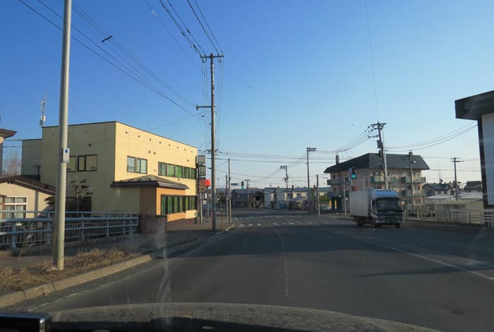 webnews今朝の北見／無加川橋を渡り南大通り交差点方向