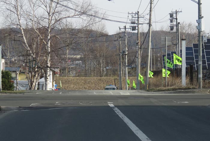 webnews今朝の北見／交差点から奥が無加川の右岸堤防