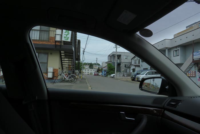 webnews今朝の北見/建物の陰に北見工業大学