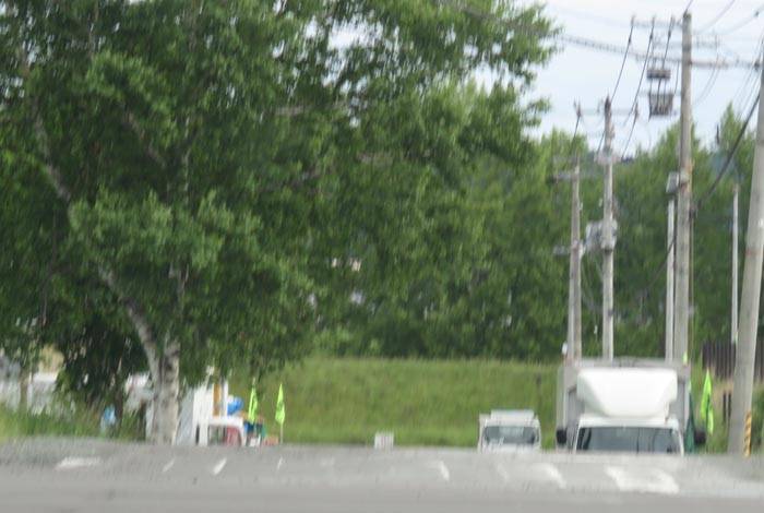 webnews今朝の北見／交差点から奥が無加川の右岸堤防