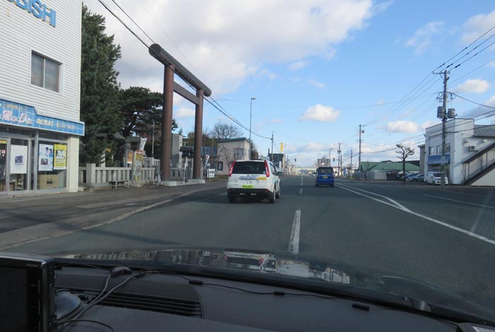 webnews今朝の北見/北見神社の鳥居前