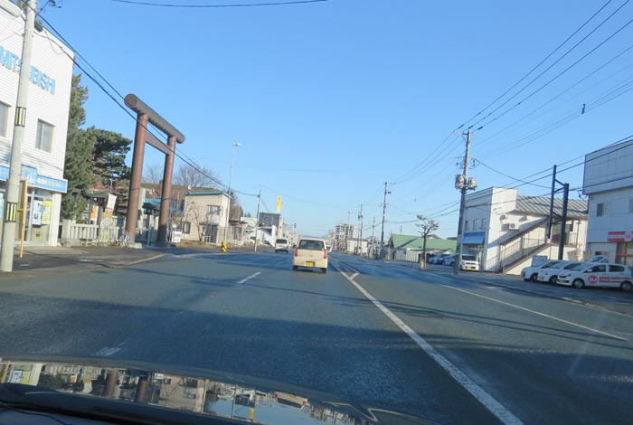 webnews今朝の北見/北見神社の鳥居前