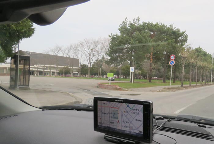 webnews今朝の北見／駐車場の奥が北見市民会館