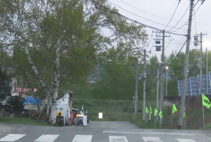 webnews今朝の北見/交差点から奥が無加川の右岸堤防