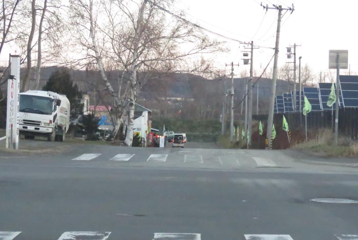 webnews今朝の北見/交差点から奥が無加川の右岸堤防