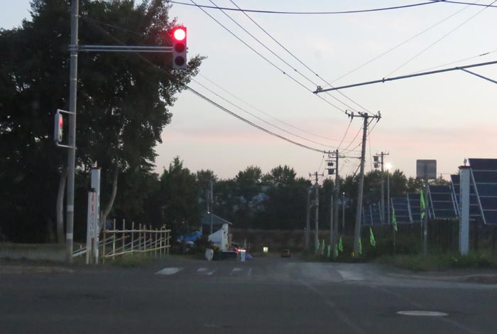 webnews今朝の北見/交差点から奥が無加川の右岸堤防