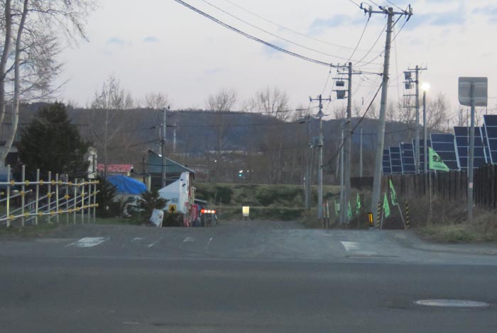 webnews今朝の北見/交差点から奥が無加川の右岸堤防